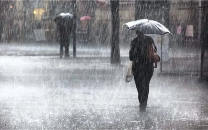 حالة الطقس اليوم ودرجات الحرارة مع فرص أمطار على مناطق محددة